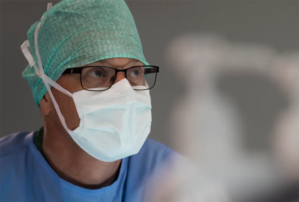 _D0A8986_surgeon